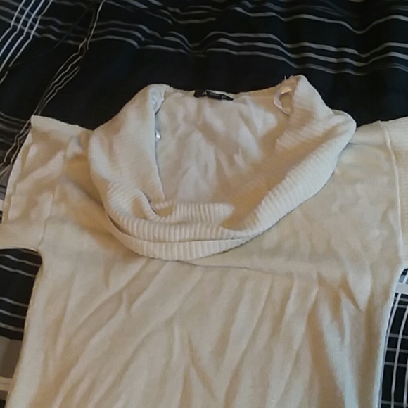 A long sparkly cream colered sweater - Picture 2 of 2